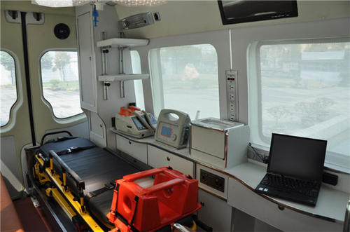 石棉县救护车内部